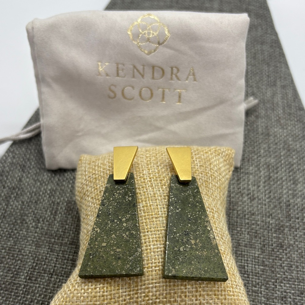 Kendra Scott Collin’s Olive Epidote Earrings